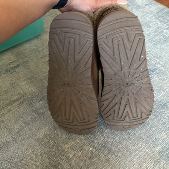 Size 8 ugg - Picture 3 of 4
